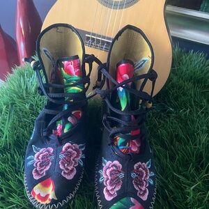 Floral Embroidered Black Lace-Up Shoes